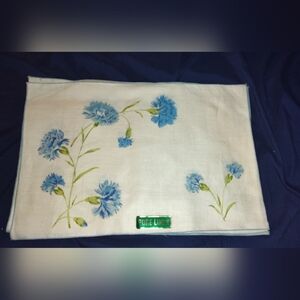 New Vintage Linen Placemats. Set of four